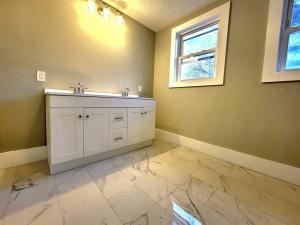 2203976512-749072711-large