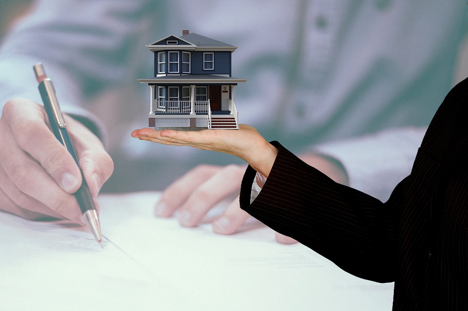 Do you need to hire a lawyer to buy a house?