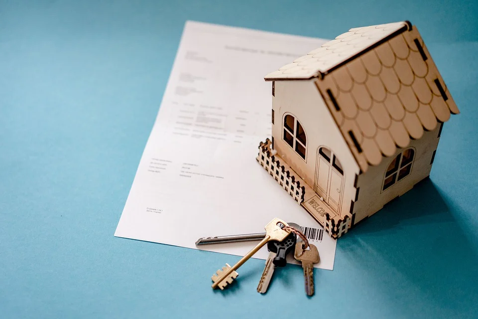 Is it better to get mortgage from lender or bank?